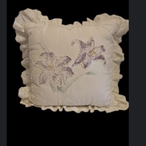vintage candlewicking lily pillow with eyelet trim. 